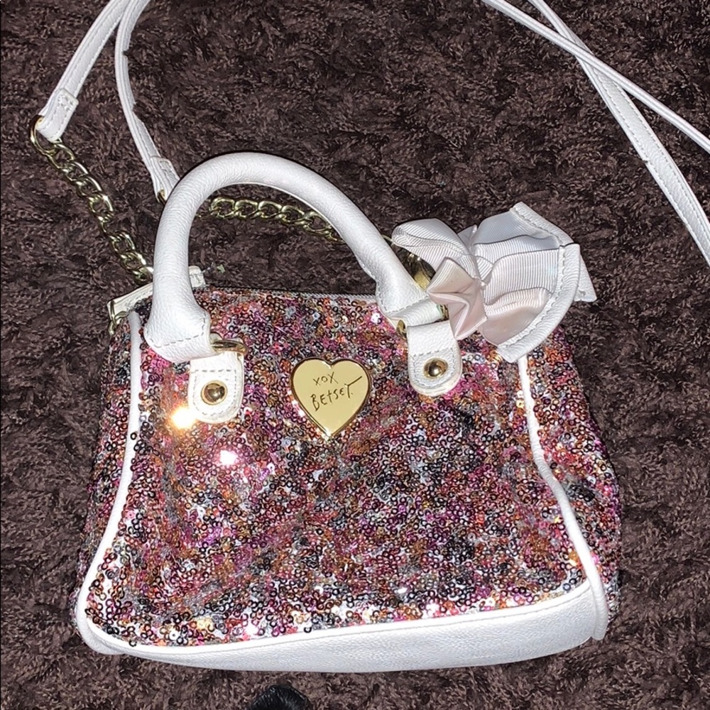 Sequence crossbody